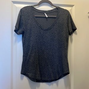 Z supply vneck. Size small. Lightly worn.